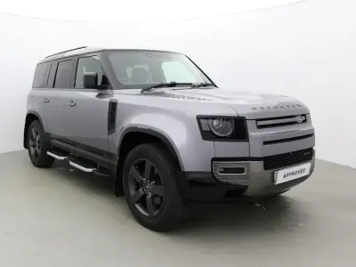 Käytetty Land Rover Defender HSE Dynamic 246 HP (180 kW) 2023 Harmaa Katumaasturi