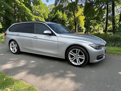 Begagnad BMW 320 Sport Line 2012 Silver Kombi