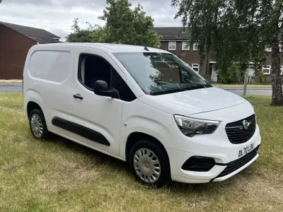 Used Vauxhall Combo Sportive 100 HP (73 kW) 2020 White MPV