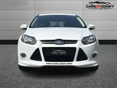 Używany Ford Focus Zetec 125 KM (91 kW) 2012 Biały Hatchback