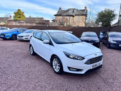 Used Ford Focus Titanium 125 HP (91 kW) 2017 White Hatchback