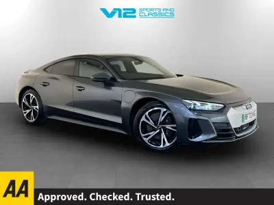 Begagnad Audi e-tron GT quattro Comfort 350 kW (476 HK) 2023 Grå Sedan