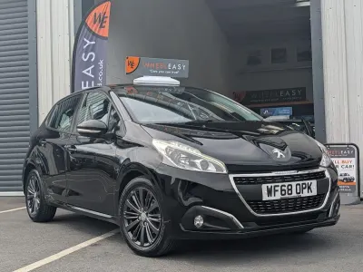 Used Peugeot 208 Signature Sky 82 HP (60 kW) 2018 Black Hatchback