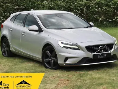 Käytetty Volvo V40 R-Design 120 HP (88 kW) 2019 Viistoperä