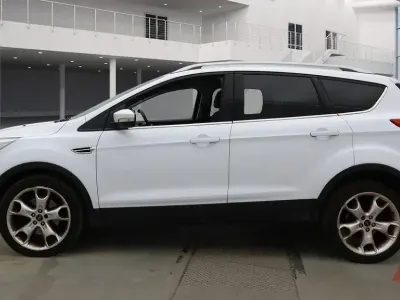 Käytetty Ford Kuga Titanium 140 HP (102 kW) 2013 Valkoinen Katumaasturi