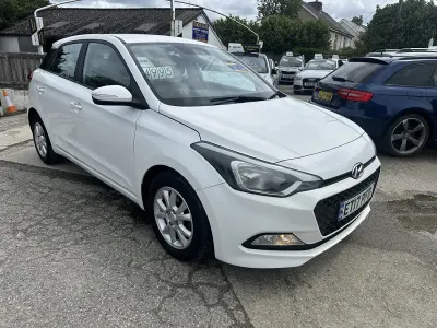 Used Hyundai i20 SE 84 HP (61 kW) 2017 White Hatchback