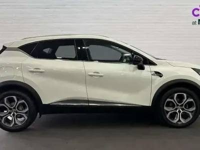 Używany Renault Captur Techno 91 KM (66 kW) 2024 Biały SUV