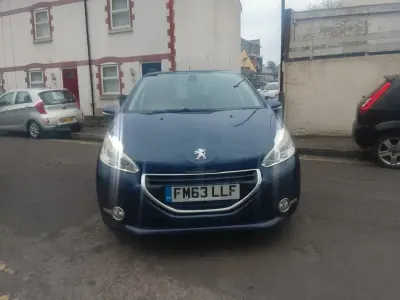 Gebraucht Peugeot 208 Allure 68 PS (50 kW) 2015 Blau Kleinwagen
