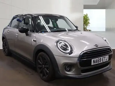Używany Mini Cooper Classic 136 KM (100 kW) 2019 Srebrny Hatchback