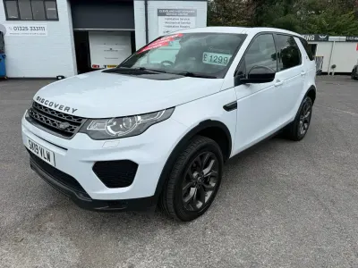 Used Land Rover Discovery 5 Landmark 2019 White SUV