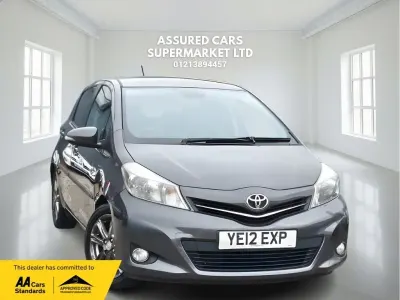 Używany Toyota Yaris SR 99 KM (72 kW) 2012 Szary Hatchback