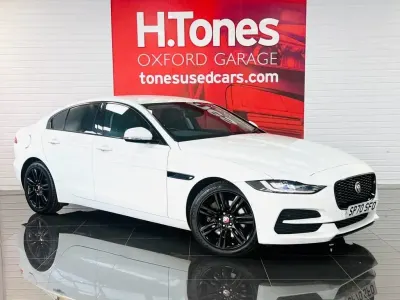 Gebraucht Jaguar XE SE 180 PS (132 kW) 2020 Weiß Limousine