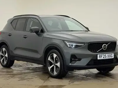 Usado Volvo XC40 Plus 2025 Verde SUV