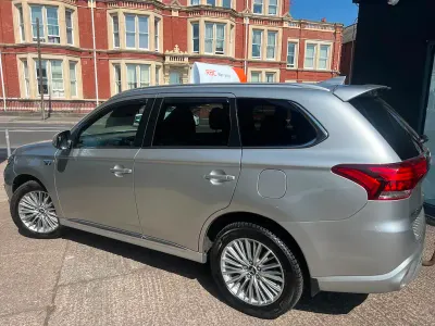 Used Mitsubishi Outlander P-HEV 206 HP (151 kW) 2018 Silver Estate