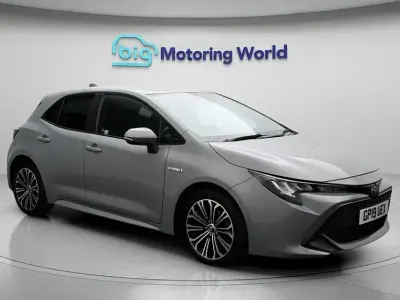 Begagnad Toyota Corolla Design 122 HK (89 kW) 2019 Grå Halvkombi