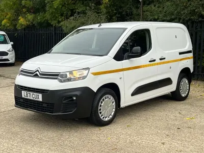 Second-hand Citroën Berlingo 100 CP (73 kW) 2021 Alb Monovolum