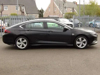 Second-hand Vauxhall Insignia SRi 140 CP (102 kW) 2019 Negru Hatchback