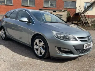 Begagnad Vauxhall Astra SRi 2013 Silver Kombi