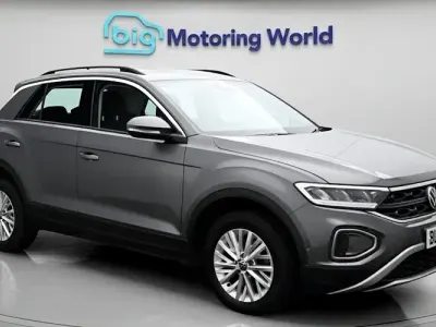 Usado VW T-Roc S 110 HP (80 kW) 2023 Cinzento SUV