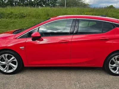Used Vauxhall Astra SRi 105 HP (77 kW) 2015 Radiant red Hatchback