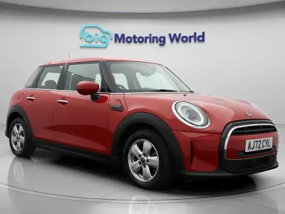 Begagnad Mini Cooper Classic 136 HK (100 kW) 2022 Röd Halvkombi