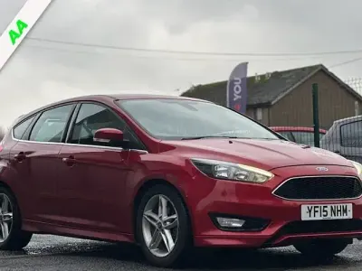 Used Ford Focus Zetec 120 HP (88 kW) 2015 Red Hatchback