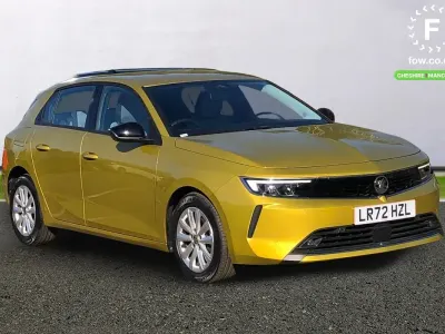 Second-hand Vauxhall Astra Design Edition 2023 Galben Hatchback