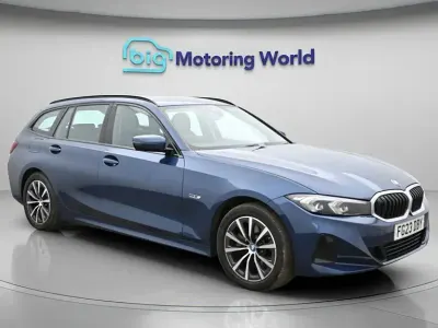 Begagnad BMW 330e Sport Line 292 HK (214 kW) 2023 Blå Kombi