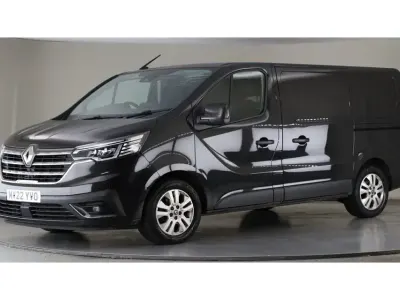 Begagnad Renault Trafic 2022 Svart Minibuss
