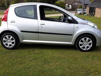 Begagnad Peugeot 107 68 HK (50 kW) 2010 Grå Halvkombi