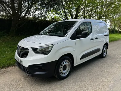 Używany Vauxhall Combo 100 KM (73 kW) 2019 Biały Minivan