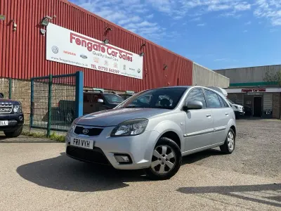 Used Kia Rio 109 HP (80 kW) 2011 Silver Hatchback