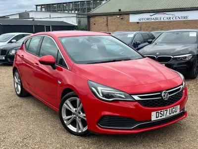 Używany Vauxhall Astra SRi 150 KM (110 kW) 2017 Czerwony Hatchback