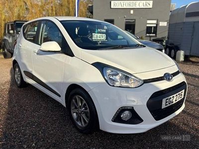 White Used 2015 Hyundai i10 Premium Hatchback | £6,485 (Fair price)