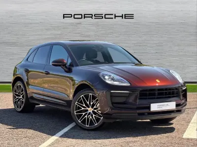 Used Porsche Macan 261 HP (191 kW) 2022 Carmine red SUV