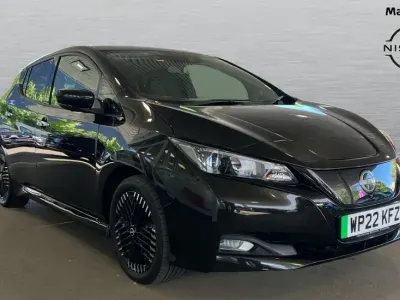 Begagnad Nissan Leaf N-Connecta 110 kW (150 HK) 2022 Svart Halvkombi