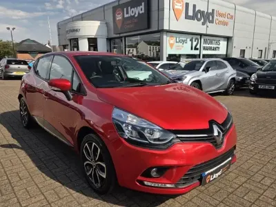 Used Renault Clio Play 90 HP (66 kW) 2018 Red Hatchback
