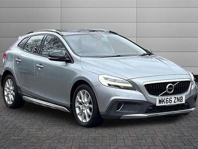 Begagnad Volvo V40 Pro 190 HK (139 kW) 2016 Silver Halvkombi