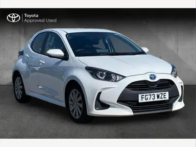 Used Toyota Yaris 114 HP (83 kW) 2023 White Hatchback
