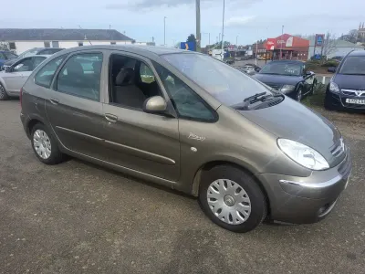 Usado Citroën Xsara Picasso 2010 Castanho Monovolume