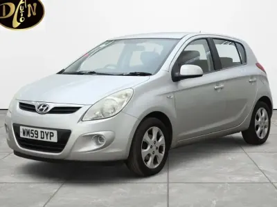 Używany Hyundai i20 Comfort 101 KM (74 kW) 2010 Srebrny Hatchback