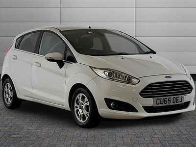 Used Ford Fiesta Titanium 95 HP (69 kW) 2015 Frozen white Hatchback