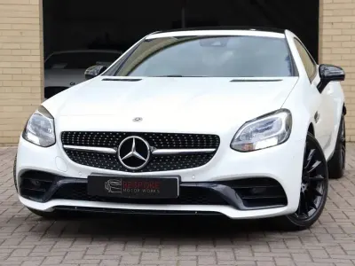 Käytetty Mercedes SLC180 AMG line 2018 Valkoinen Avoauto