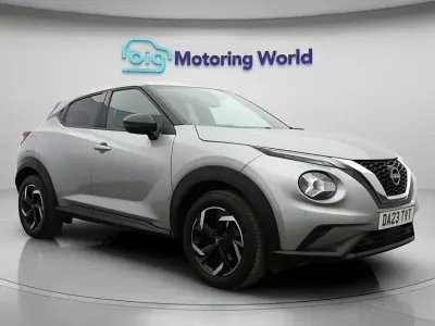 Usado Nissan Juke N-Connecta 114 HP (83 kW) 2023 Prateado SUV