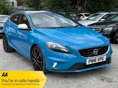 Used Volvo V40 R-Design 190 HP (139 kW) 2016 Blue Hatchback