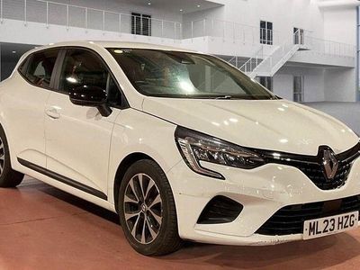 Used Renault Clio V Evolution 90 HP (66 kW) 2023 White Hatchback
