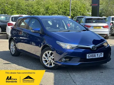 Used Toyota Auris Business Edition 116 HP (85 kW) 2016 Blue Hatchback