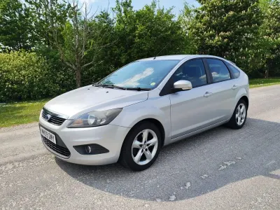 Używany Ford Focus Zetec 99 KM (72 kW) 2009 Srebrny Hatchback