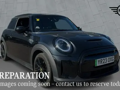 Begagnad Mini Cooper S Hatch 135 kW (184 HK) 2023 Svart Halvkombi