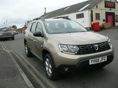 Usado Dacia Duster Essentiel 114 HP (83 kW) 2019 Bege SUV